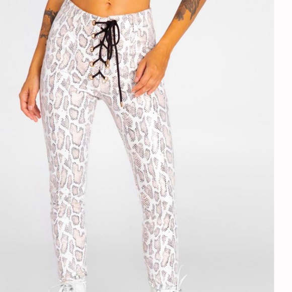 🎸🐍NWOT SEXY Hailey White Snake Pants By Jagger & Stone Sz2🐍🎸 - Picture 5 of 7